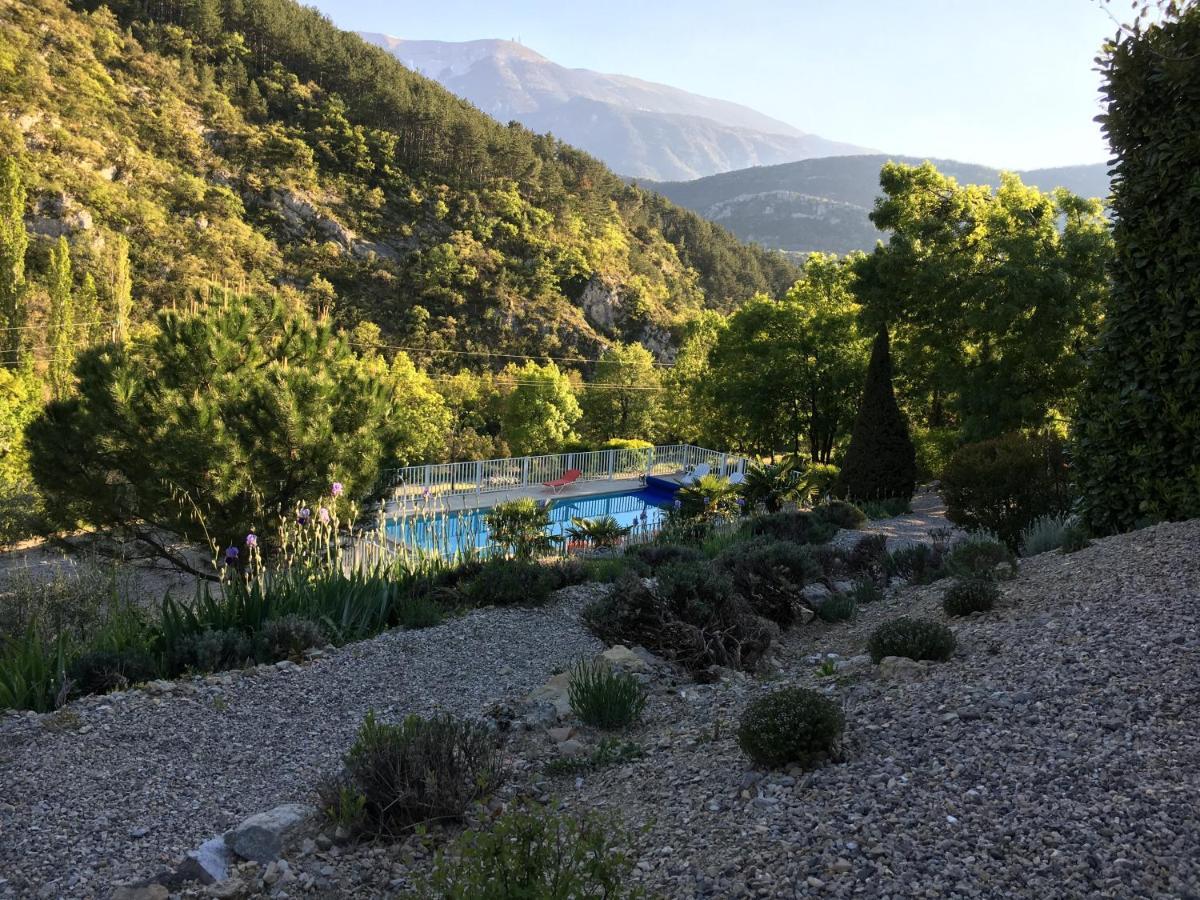 Les Chambres D'Hotes Du Mas Face Au Ventoux Plaisians Esterno foto